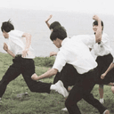 우리의 추억은 너무 환해서 창백해져 있었다.