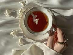 네 홍차에 독을 탔어