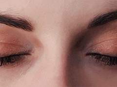 붉은색의 눈동자