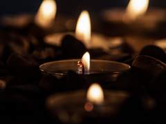 부고(訃告), 결여된 감정들 속에서.