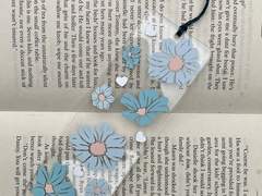 처음 받은 선물은 소중히 다뤄야 한다.