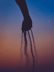 한 줌 붙잡아 한 때로 흩어질