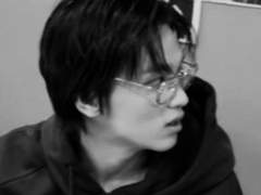 기분 나쁘라고 다짜고짜 키스하면