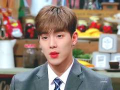 매일 같은 장소, 같은 시간에 만나는 버스 정류장의 이름 모를 사람이라던가