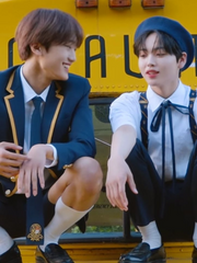 고양이가 강아지 걸 탐내면