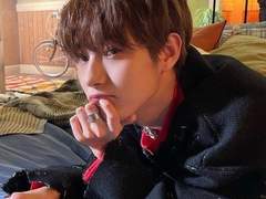 사람많은 버스에서 내가 어깨에 기댔을 때 그 사람의 반응은?