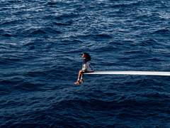 올림픽대로에서 노래 부르기 혹은 스피커에서 쏟아지는 빛이 바깥으로 새어나가지 않도록 블라인드 치기