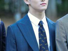 돈 개많은 여주랑 그런 여주 차 박아버린 이마크 보고싶다 근데 마크도 만만치 않게 돈 많은걸 곁들인…