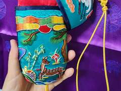 자수부터 배접까지, 고난의 안경집 만들기