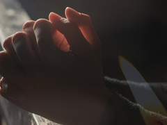 선율을 자아내다.