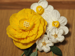 자캐 테마 꽃 브로치