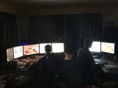 어느 아파트에 6명의 남자가 살고 있었고