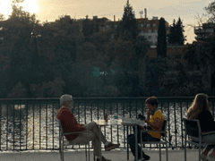 선명한 색을 가지지 못할 바에