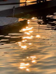 홀로 빛나는 파도