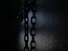 사슬과 바위와 열두 명의 성난 시민들