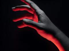 헤드라이너: 나는 대체 누굴 원망해야..