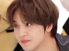 야 가슴 만져주면 가슴이 커진대!