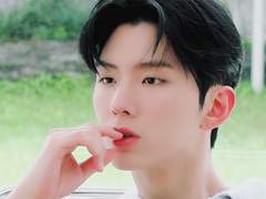 방금 전에 씻으러 들어갔거든.