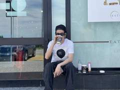 억지로 깨워서 미안한데