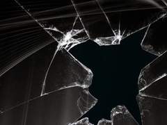 그 대담한 자의 세상은 유리와도 같아