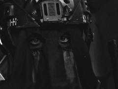 얼굴 가리고 있는 놈들