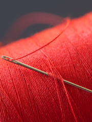 붉은 인연이 이끈 달밤 아래에는