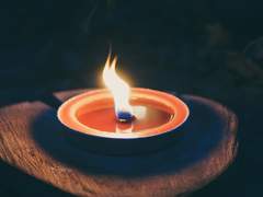 허영심은 있지도 않은 상류 계층을 마음대로 만든다