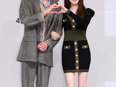 놀이동산가서 고양이 머리띠하고 서로 사진찍는 우진은재