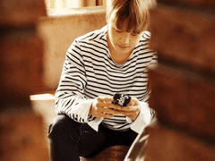 봄의 노란 유리 도미노