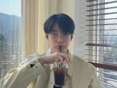 김도영씨 핸드폰 떨어트렸어요 !