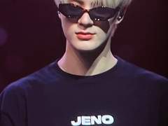 Q 이제노랑 전학생이랑 무슨 사이래?