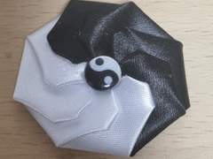 음양 태극 모양 리본