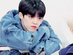 넓디넓은 잔디밭의 제대로 된 홍일점