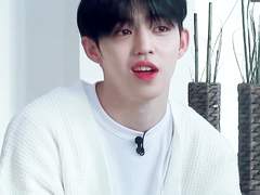 넓디넓은 잔디밭의 제대로 된 홍일점 外