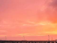 저 대답 없는 노을만 붉게 타는데