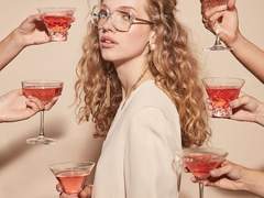 동네 외곽의 오래된 바에서 지내고 있는 술 수인 남주들이 보고 싶다