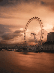 아델 사이먼, 드라마에 갇히다.