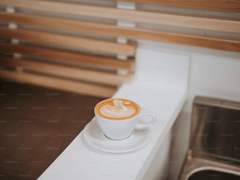 경위님, 커피 한잔 하실래요?