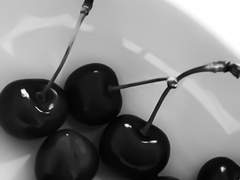 그날,우리가 삼킨 체리는 썼다.