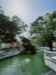 내가 잠깐 앓다가 깬 여름의 끝자락 계절이 바뀌는소리 