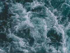 고이지 않고, 넘치지 않게