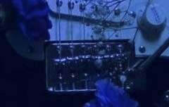 위태로운 것에 더 빛나라