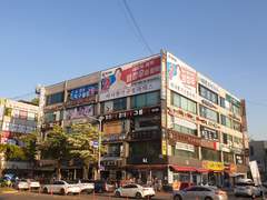 현수막조차 발품을 팔아야 했다