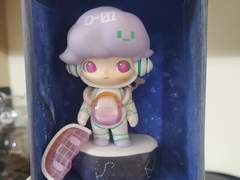 우주 피규어가 뽑혔는데 놔둘곳이 없다