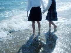 어둠 속에서 더 빛난 별처럼 서로에게 오는 길을 비춰줘.