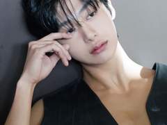 생일카페의 주인공이 등장했다 03