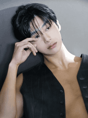 생일카페의 주인공이 등장했다