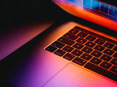 건우야, 너 아이돌 좀 해야겠다.