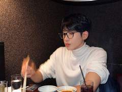 어느날 집으로 젓가락형제가 들어옴