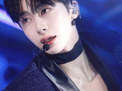 생일카페의 주인공이 등장했다 04